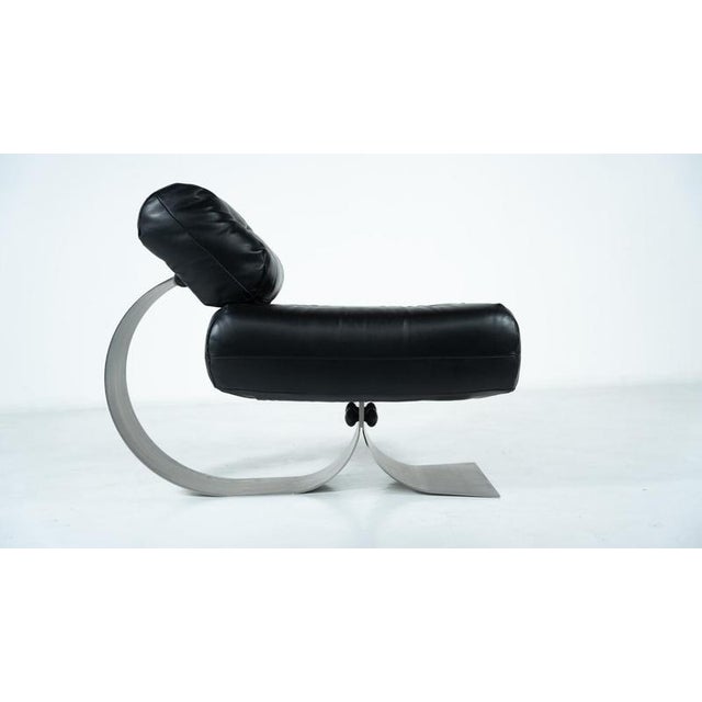 Black Leather Model Alta Lounge Chair and Ottoman attributed to Oscar Niemeyer, 1970, Set of 2 For Sale - Image 6 of 12
