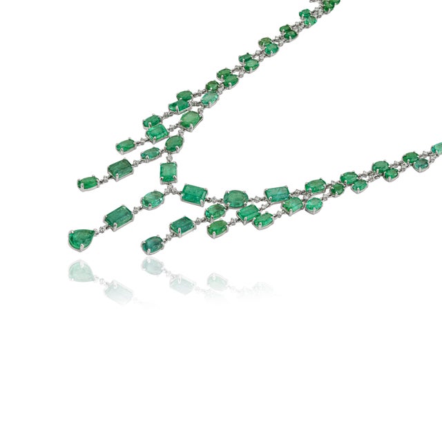 VR Jewels 18k White Gold 22.17ct Natural Emerald Chandelier Vintage Necklace With Diamonds For Sale - Image 4 of 16