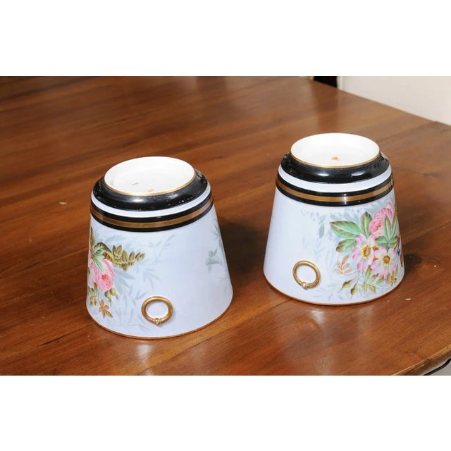 Porcelaine de Paris French 19th Century Paris Porcelain Cachepots Planters with Bird Motifs - A Pair For Sale - Image 4 of 13
