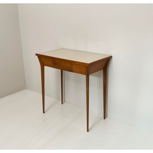 Vintage Table in Walnut and Formica, 1950s, in Very Good conditions. Designed 1950 to 1959