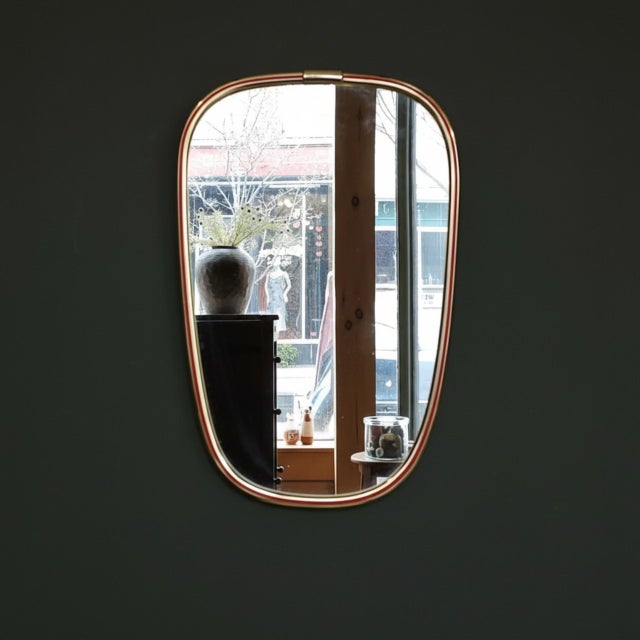 Contemporary 1960s German Mid-Century Brass Wall Mirror in Organic Shape With Red Enamel Accent, Organic Form For Sale - Image 3 of 3