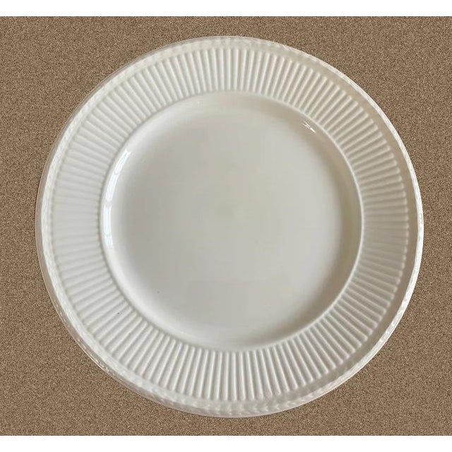 Traditional Set of 6 Vintage Wedgewood Windsor Dinner Plates For Sale - Image 3 of 5