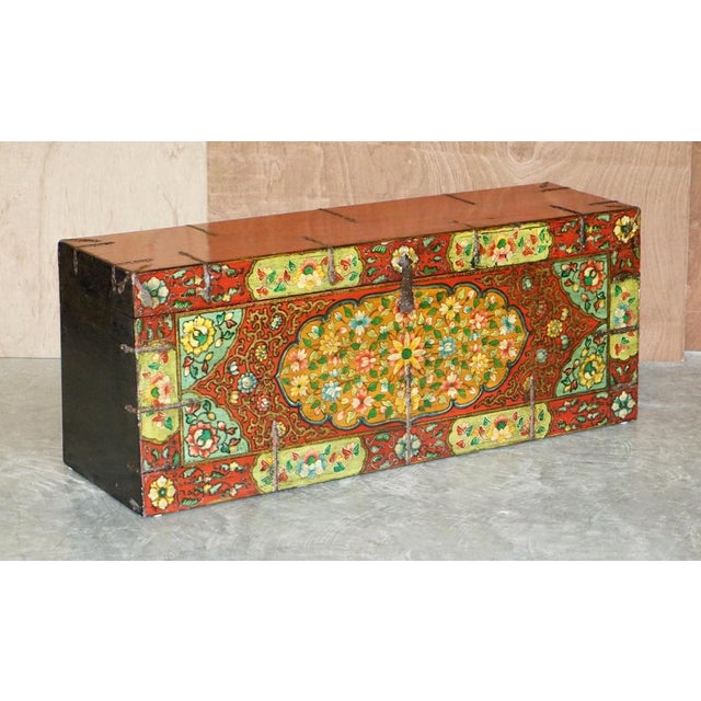 This lovely vintage beautifully decorated hand painted and lacquered Oriental trunk A very good looking and well made...