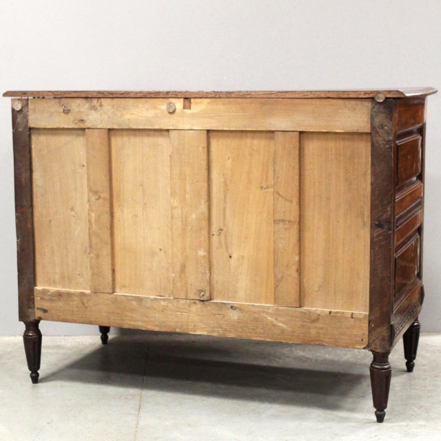 Brown 18th Century Italian Louis XVI Chest of Drawers in Walnut For Sale - Image 8 of 14