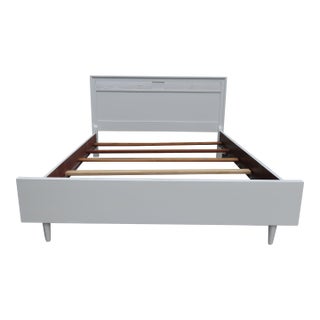 Mid Century Modern Painted White Full Size Bed 6574 For Sale
