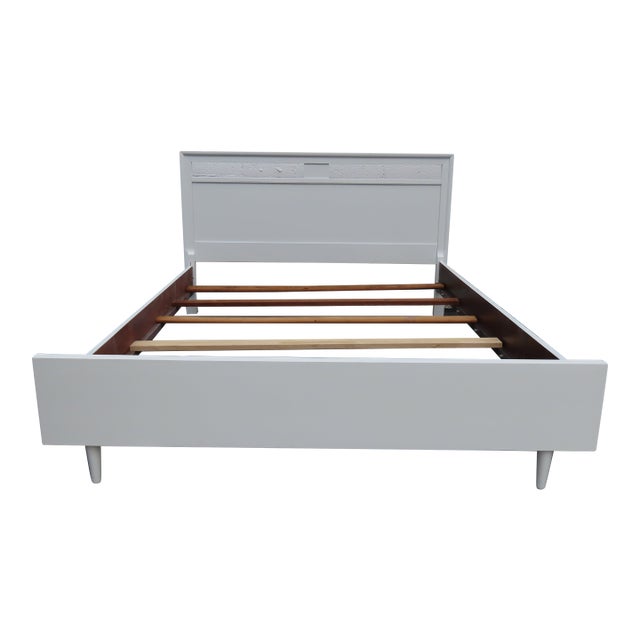 Mid Century Modern Painted White Full Size Bed 6574 For Sale