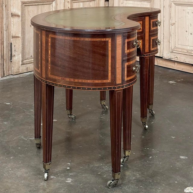 19th Century French Louis XVI Kidney-Shaped Mahogany Leather Top Desk For Sale - Image 17 of 18