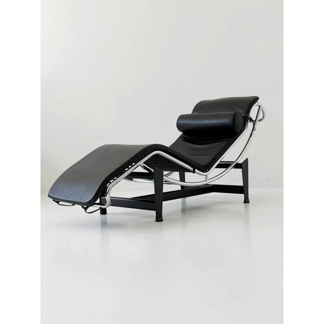 Modernist Chaise Longue in Black Leather and Chrome Metal, 1970s, in Very Good conditions. Designed 1970 to 1979