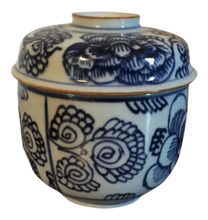 18th Century Chinese Kangxi Blue & White Porcelain Jar and Cover