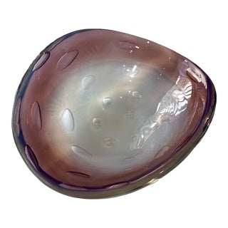 Mid-Century Modern Italian 'Retro' Murano Deep Mauve and Greyed White Large Art Glass Bowl With Bullicante Encased Bubbles - 1950's For Sale