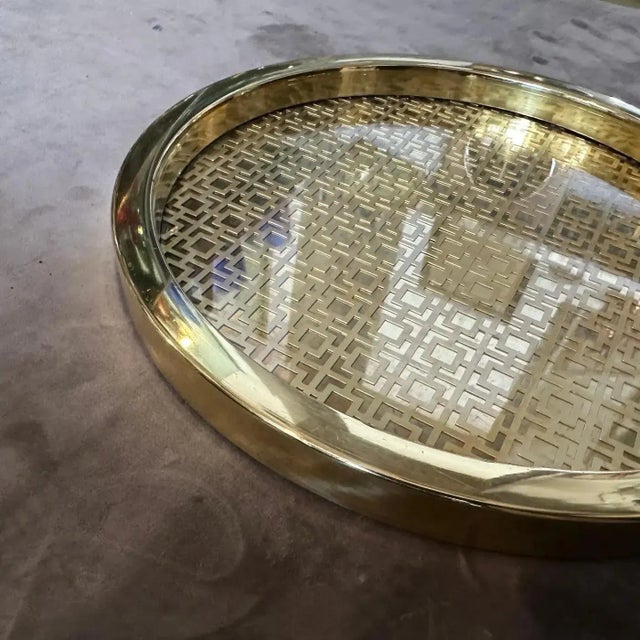 1960s Mid-Century Modern Brass and Glass Round Italian Serving Tray For Sale - Image 4 of 10