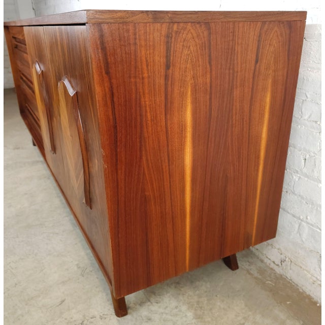 1960s Stately Restored Mid Century Modern Long Dresser Credenza Walnut Young, Attributed For Sale - Image 16 of 18