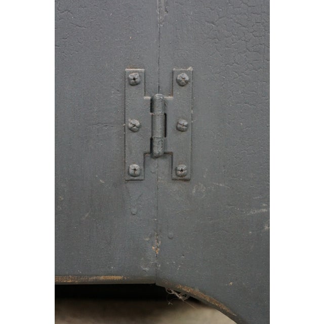 Late 20th Century Habersham Plantation Primitive Early American Painted Pine Step Back Cupboard For Sale - Image 11 of 18