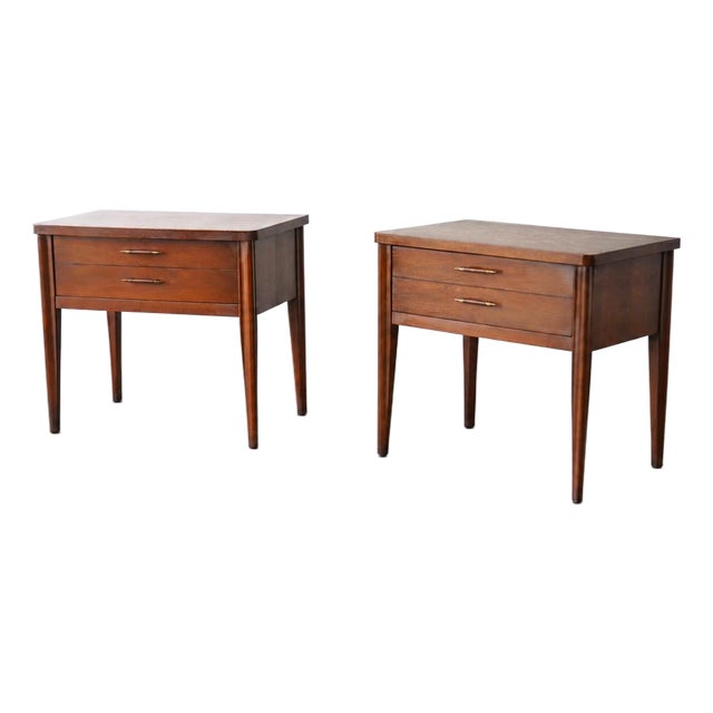 Pair of Broyhill Saga Mid-Century Modern Nightstands For Sale