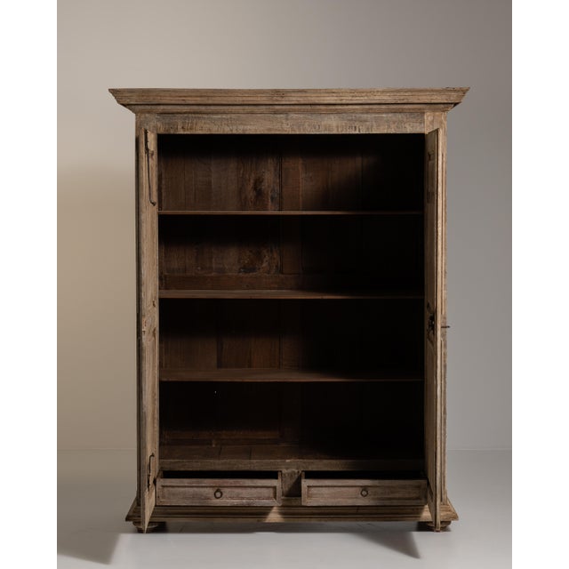 This 1800s French Provençal oak armoire from France is made in pale, limed oak with two paneled doors and simple, solid...