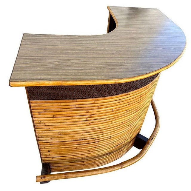 1950s Restored Horizontal Stacked Restored Rattan L-Shaped Corner Bar W/ Foot Rest For Sale - Image 4 of 12