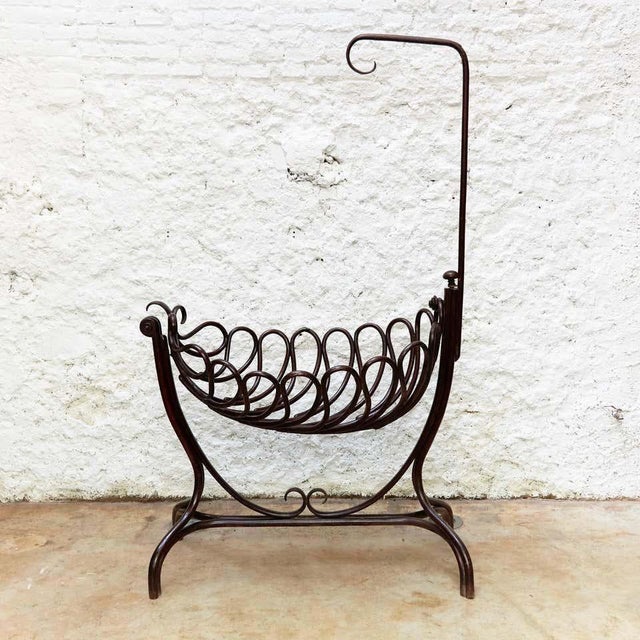 Wood Bentwood Modernist Cradle attributed to Ventura Feliu, 1930s For Sale - Image 7 of 18