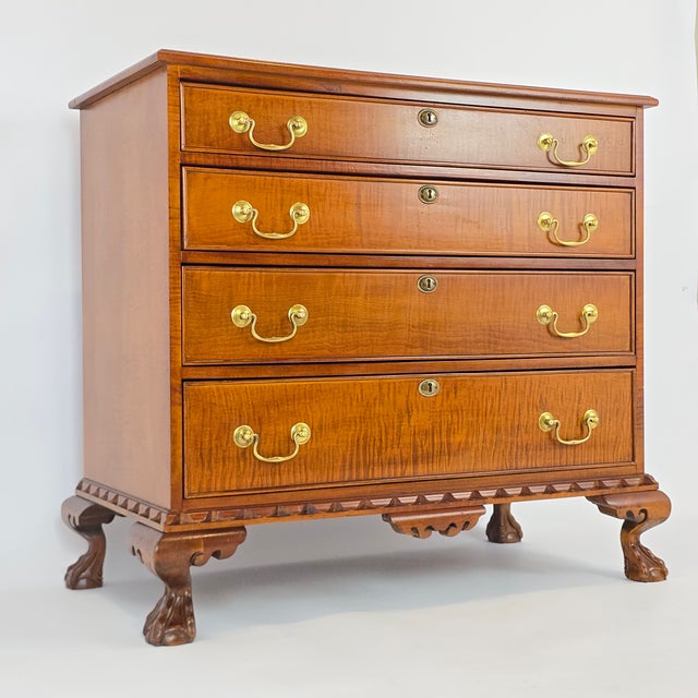 1990s Vintage "Banks, Coldstone Co." Georgian Style Tiger-Wood Chest of Drawers For Sale - Image 5 of 10