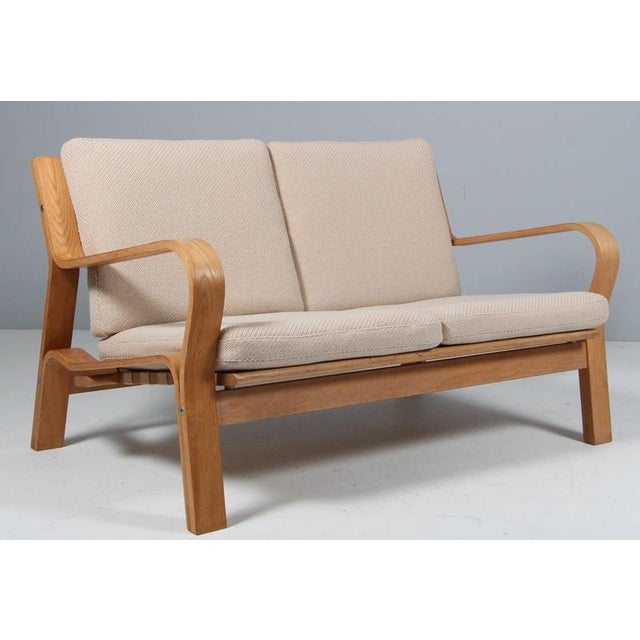 Vintage Two-Seater Sofa in Oak by Hans J. Wegner for Getama, 1970s For Sale - Image 3 of 9