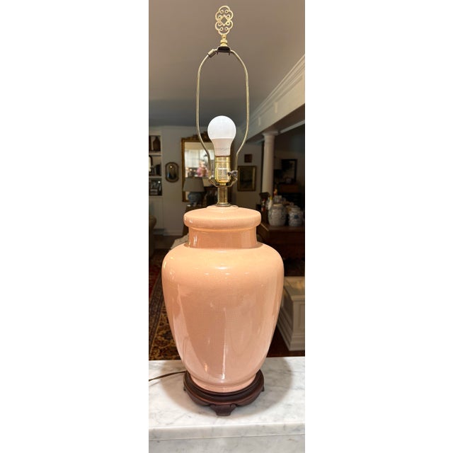 Orange Late 20th Century Large Coral Colored Crackle‑Glaze Ginger Jar Table Lamp With Wooden Ming Base for Palm Beach Regency or Coastal Decor. See Photos! For Sale - Image 8 of 10