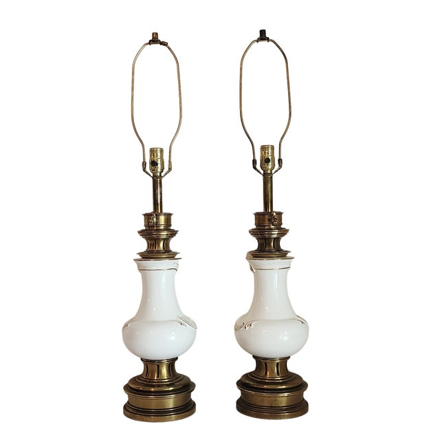 Stiffel Mid-Century Stiffel Ivory Enamel and Polished Brass Table Lamps - Pair For Sale - Image 4 of 13