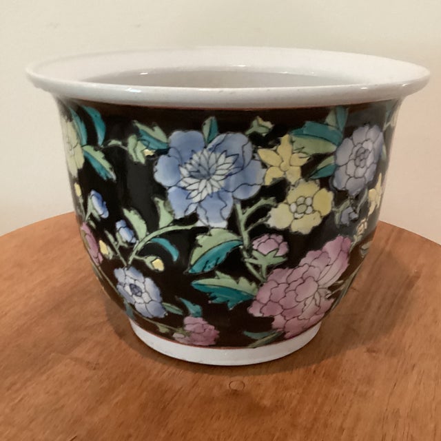 Vintage Chinese Hand Painted Family Noire Porcelain Jardiniere/Cachepot For Sale - Image 11 of 12