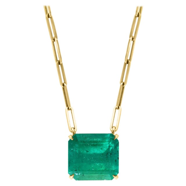 Vintage GIA Certified 20 Ct Emerald cut Colombian Emerald Necklace 18 Kt Y Gold For Sale - Image 15 of 18