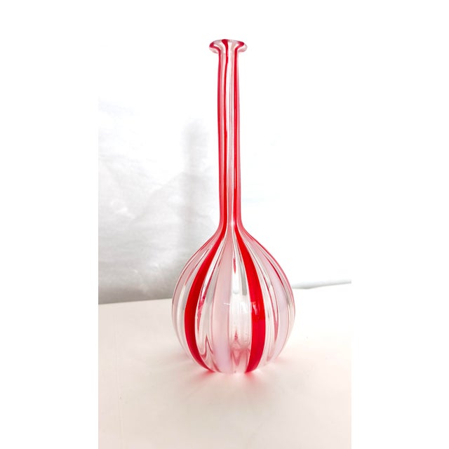 Mid-Century Modern Red White and Transparent Glass Bottle Vase in the style of Gio Ponti, Italy, 1970s For Sale - Image 3 of 14
