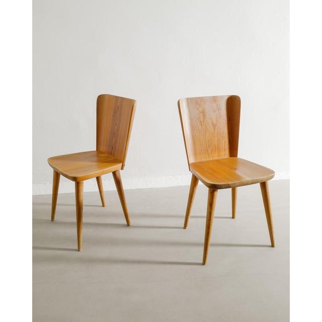 Early Swedish Modern Pine Wooden Dining Chairs by Göran Malmvall, 1940s, Set of 2 For Sale - Image 4 of 6