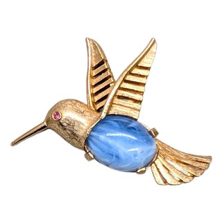 Vintage 1960s Signed Napier Goldtone Light Blue Cabochon Hummingbird Brooch For Sale