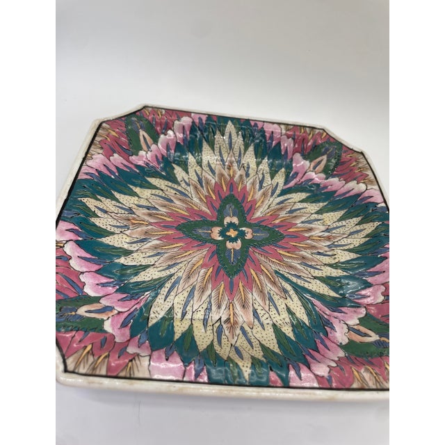 Chinoiserie Late 20th Century Macau Peacock Feather Dynasty Plate by Heygill & HFP For Sale - Image 3 of 5