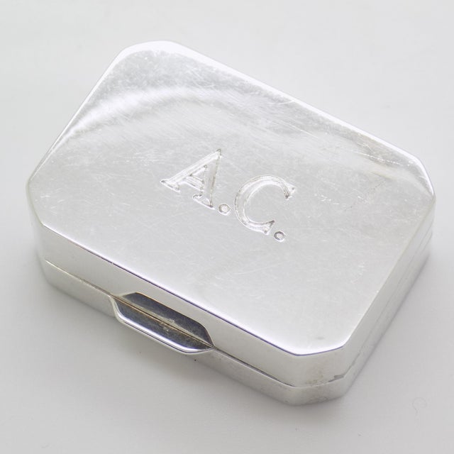 1970s Vintage Italian Handmade Genuine Silver Florentine Rectangular Pill Snuff Trinket Box For Sale - Image 5 of 8