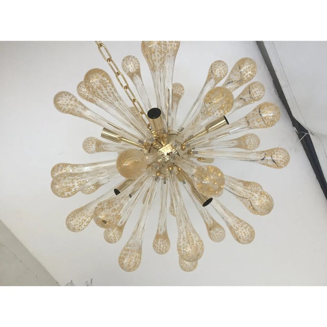 Gold Sputnik Chandelier in Murano Glass With Gold Air Drops and Metal Frame For Sale - Image 8 of 10