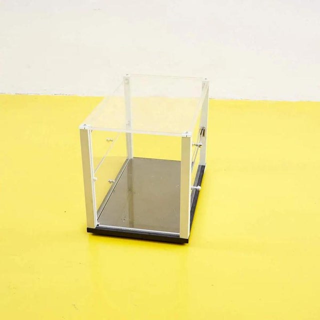 Display Box in Transparent Acrylic For Sale - Image 3 of 5
