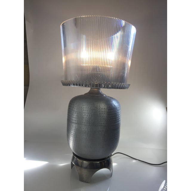 Hammered Steel Wide Body Table Lamp With Ribbed Acrylic Shade