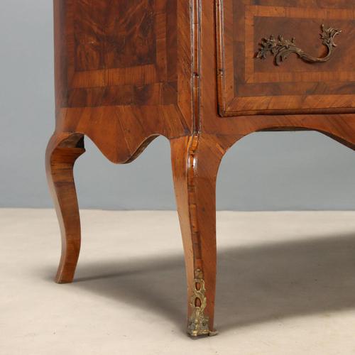 Wood Baroque Chest of Drawers in Walnut and Walnut Root For Sale - Image 7 of 11