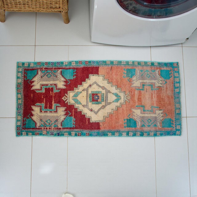 Mid-Century Modern 1960s Hand Knotted Small Oushak Rug Mini Rug Mat Entry Decor Bath Mat - 1'8" X 3'7" For Sale - Image 3 of 14