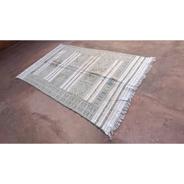 Mid-Century Modern Moroccan Kilim Rug - 9.7 X 5.7 Ft For Sale - Image 4 of 9