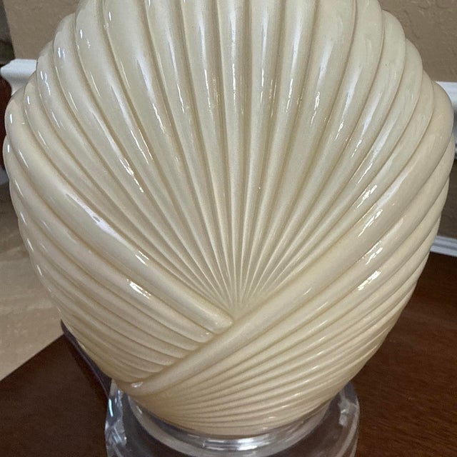 1980s Postmodern Novelty Crystal Corp. Shell Grotto Glass & Lucite Table Lamps - A Pair For Sale - Image 4 of 12