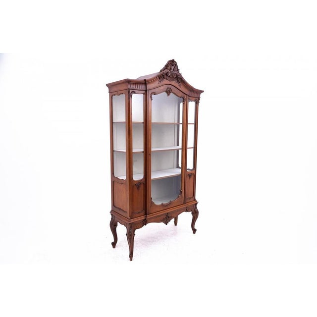 Antique French Display Cabinet, 1890s, in Very Good conditions. Designed 1890 to 1919