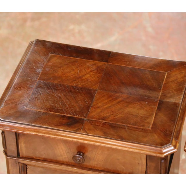 French Pair of 19th Century French Louis Philippe Walnut Nightstands With Marquetry Top For Sale - Image 3 of 17