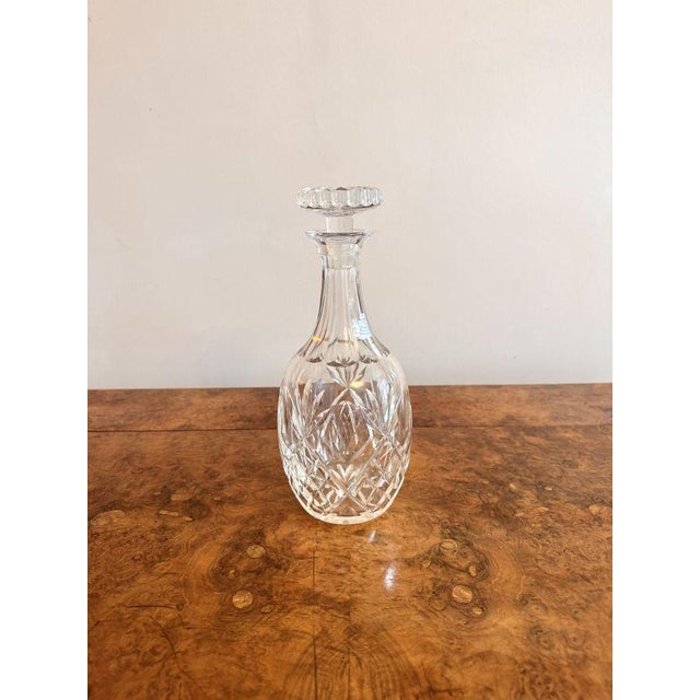 Quality antique Edwardian decanter, having a quality antique Edwardian decanter with a bulbous shaped cut glass body, a...