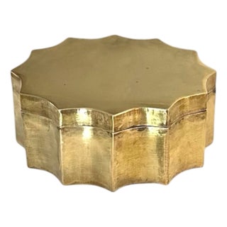 Vintage Scalloped Brass Fluted Oval Lidded Trinket / Stash / Tobacco Box, Circa 1960s For Sale