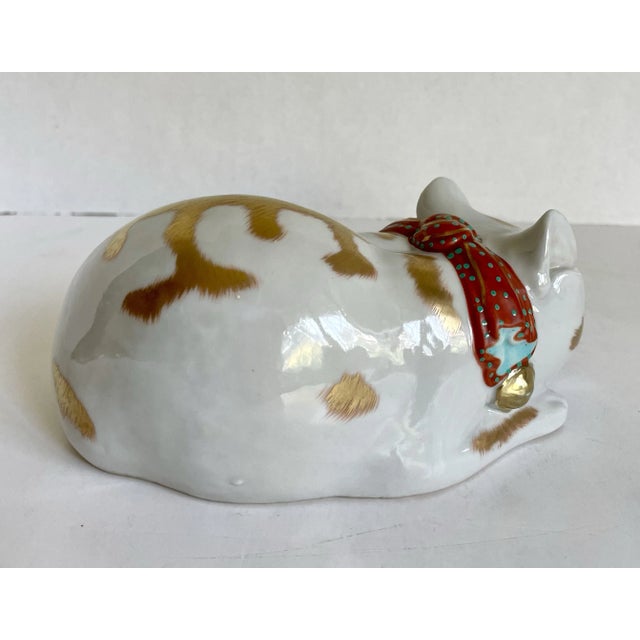 Early 1900's Japanese Kutani Porcelain Sleeping Cat For Sale In Los Angeles - Image 6 of 11