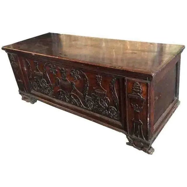 Italian 18th Century Italian Trunk – Walnut Coffer Chest For Sale - Image 3 of 3