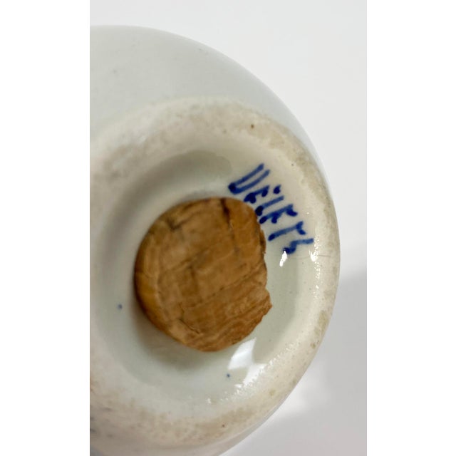 Vintage Traditional Hand-Painted Delft Ceramic Salt and Pepper Shakers in Tray - 3pcs For Sale - Image 10 of 10