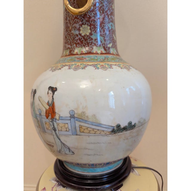 1910s 1910s Chinese Export Porcelain Imperial /Iron Red /Famille Rose Vase Table Lamp With Gilded Handles For Sale - Image 5 of 8