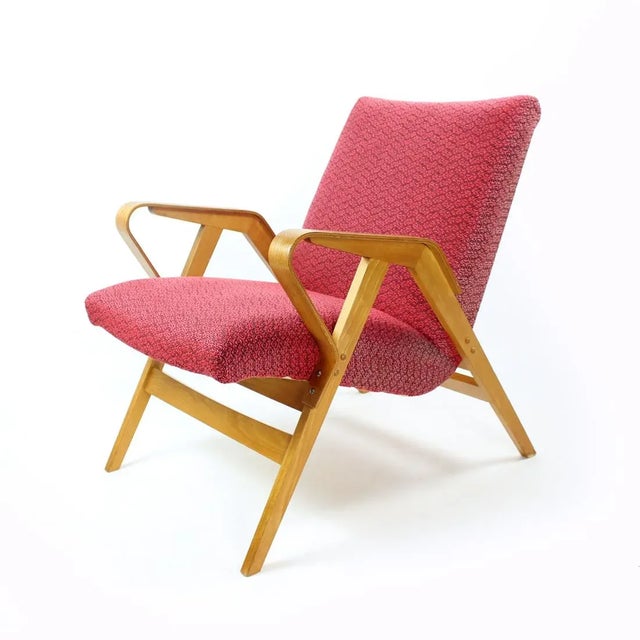 Mid-Century Armchair in Pink Fabric & Oak from Tatra, Czechoslovakia, 1960s For Sale - Image 10 of 17