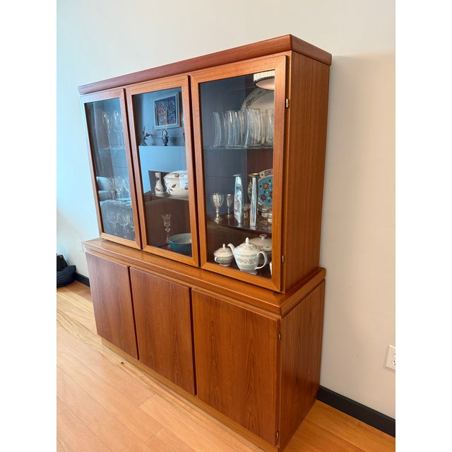 Mid-Century Modern Mid Century Modern China Cabinet For Sale - Image 3 of 7