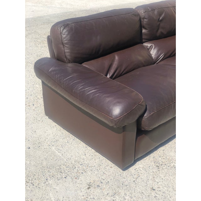Chocolate Leather 3-Seat Sofas by Tito Agnoli for Poltrona Frau, 1970s, Set of 2 For Sale - Image 11 of 14